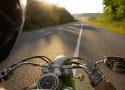 Assurance moto en ligne vs assurance traditionnelle : que choisir pour son deux-roues ?